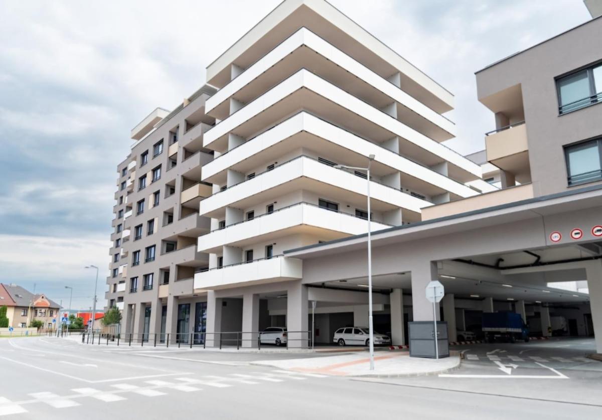 Apartman Iman With Privat Garage Parking Free Daire Kösice Dış mekan fotoğraf